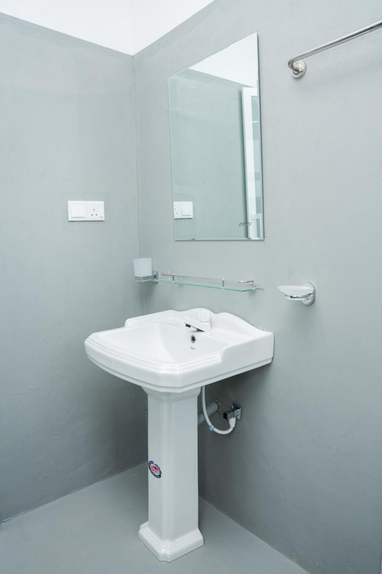 ווליגאמה Regal Heights Hotel מראה חיצוני תמונה