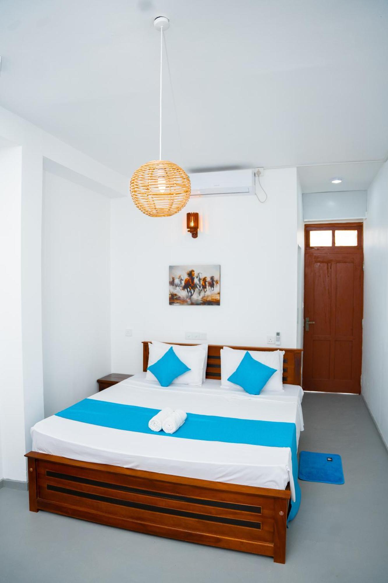 ווליגאמה Regal Heights Hotel מראה חיצוני תמונה
