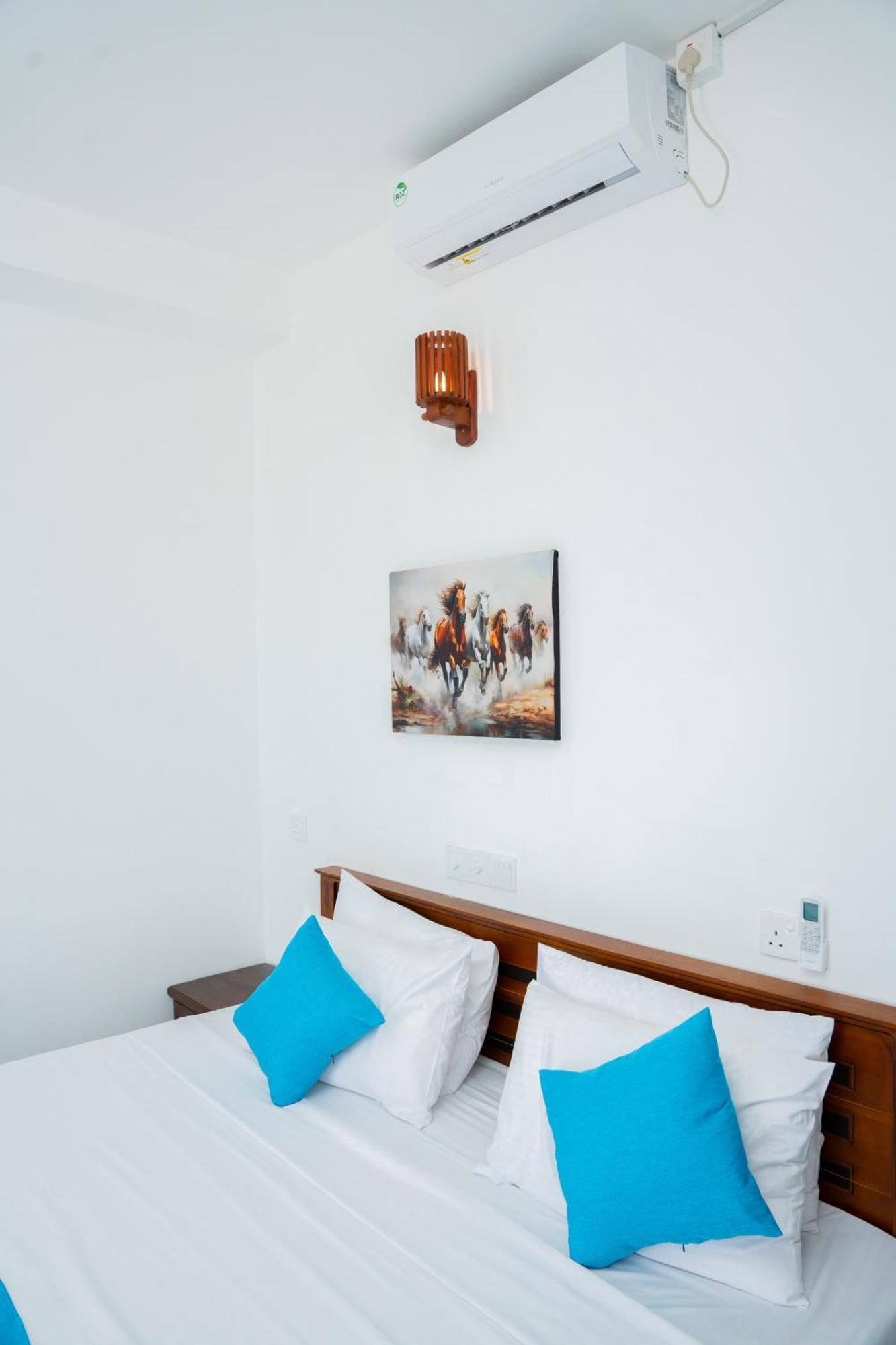 ווליגאמה Regal Heights Hotel מראה חיצוני תמונה